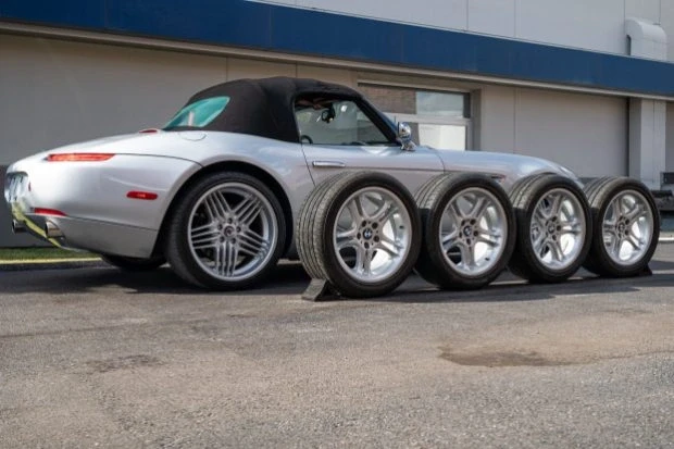 2001 BMW Z8 - Image 8 of 8