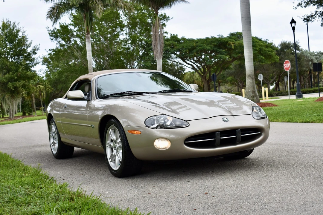 2001 Jaguar X100 XK8 - Image 16 of 31
