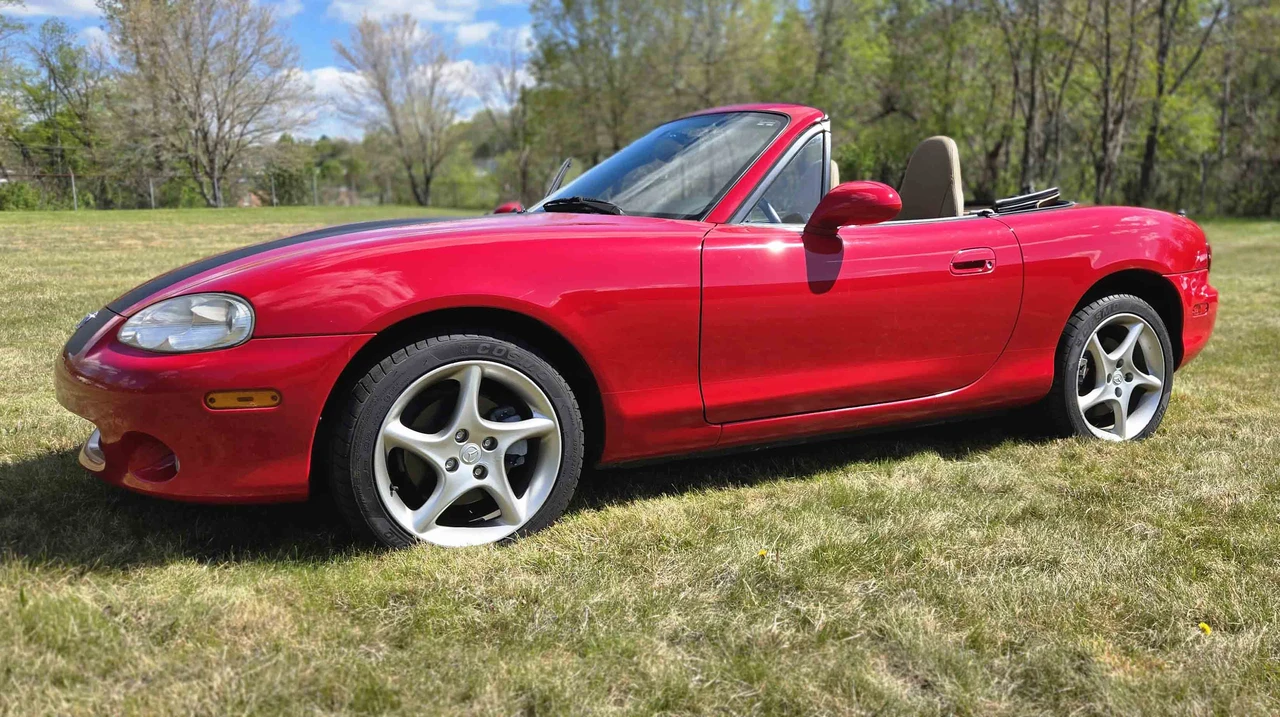 2001 Mazda NB MX-5 Miata - Image 4 of 31