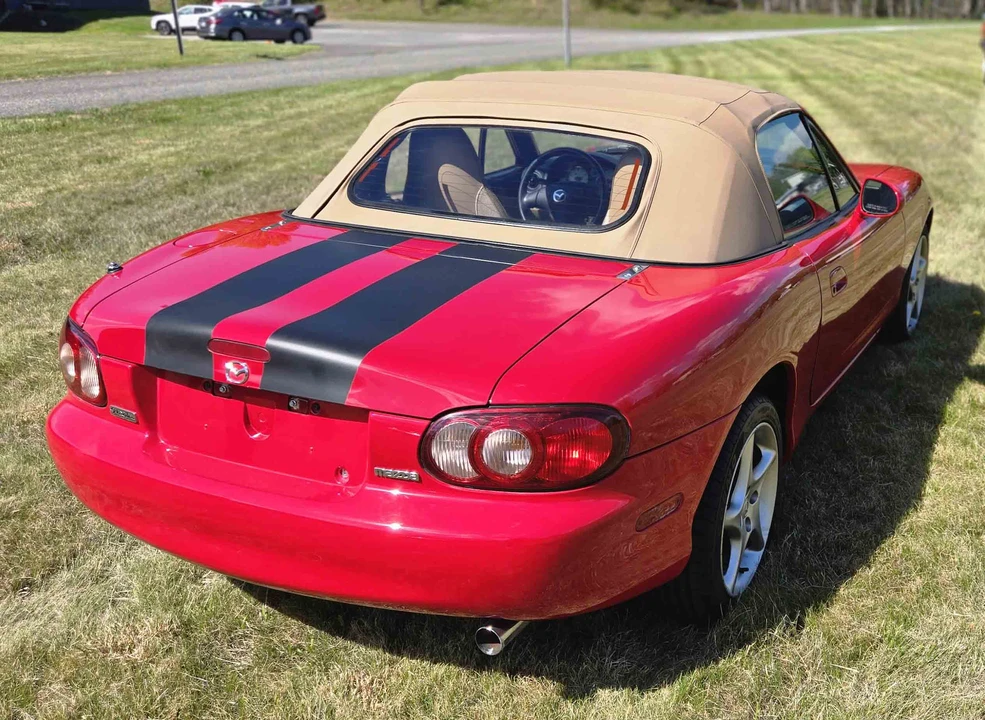 2001 Mazda NB MX-5 Miata - Image 18 of 31