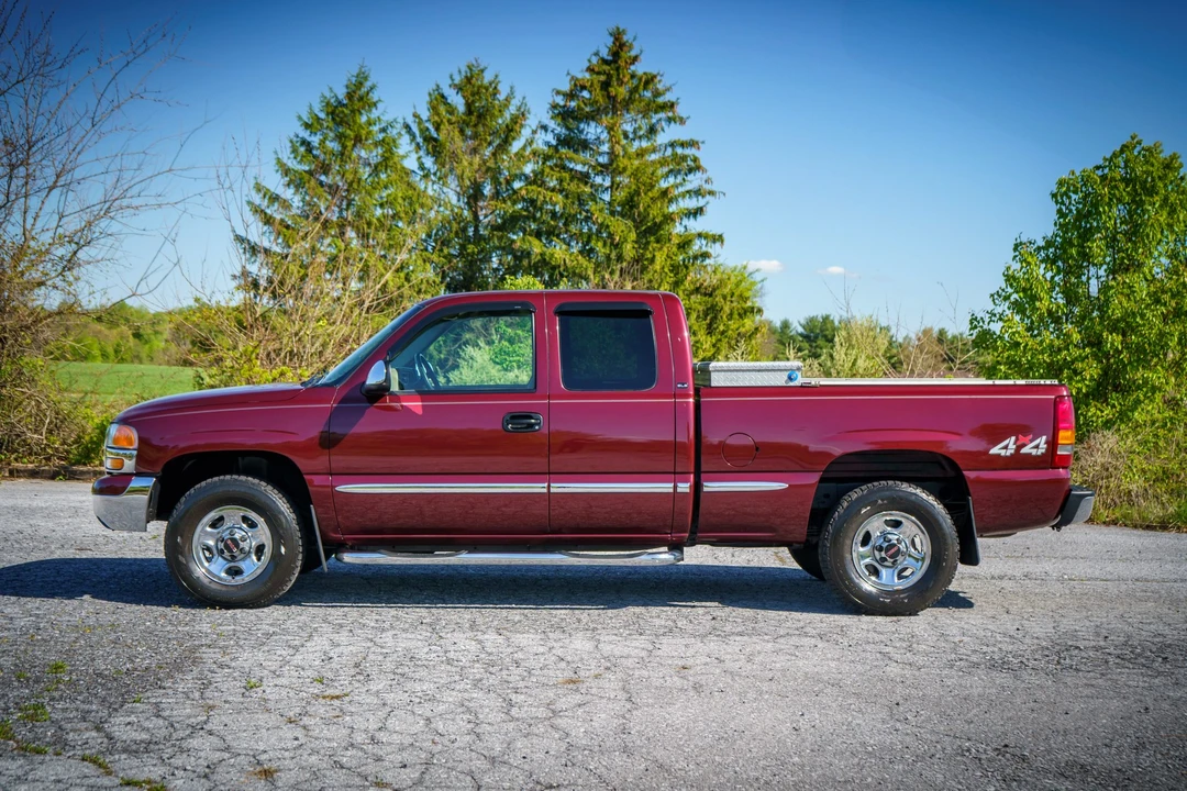 2002 GMC Sierra 2nd Gen - Image 9 of 31