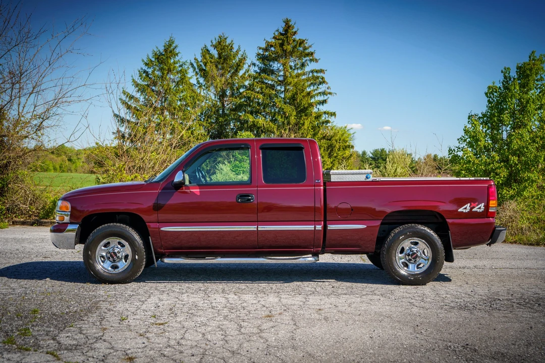 2002 GMC Sierra 2nd Gen - Image 8 of 31