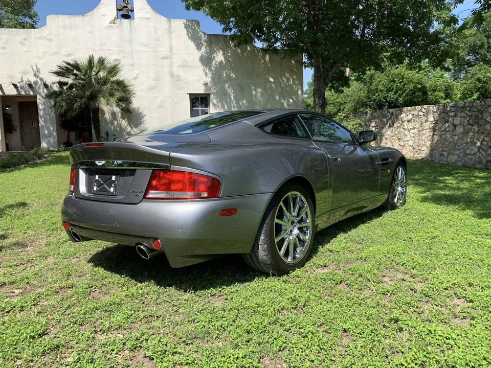 2005 Aston Martin Vanquish 1st Gen - Image 19 of 31