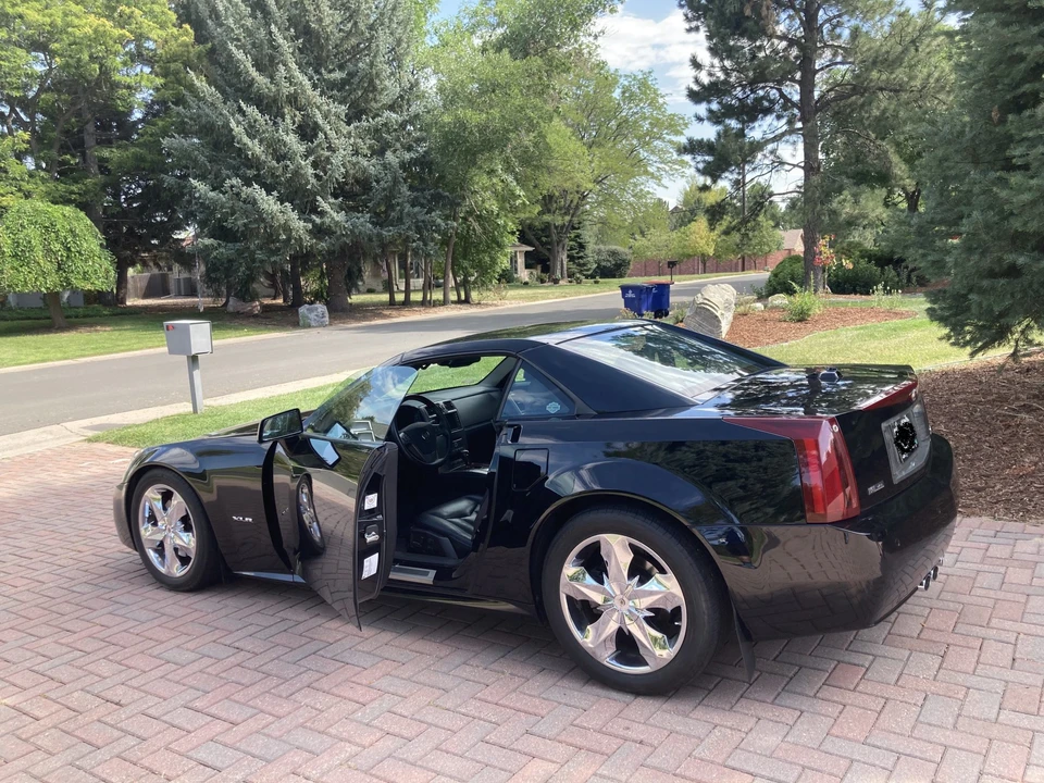 2005 Cadillac XLR - Image 25 of 31