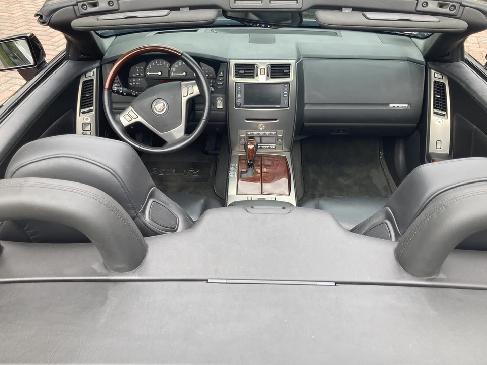 2005 Cadillac XLR - Image 30 of 31