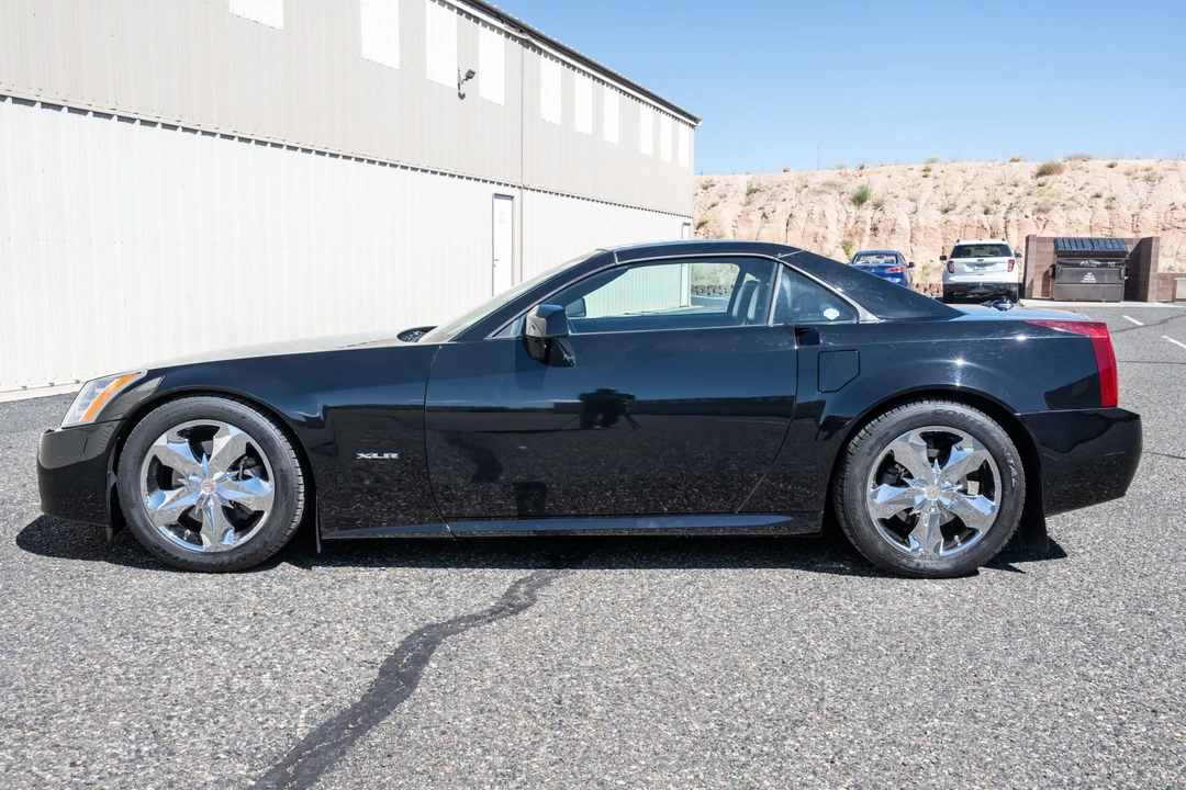 2005 Cadillac XLR - Image 12 of 31