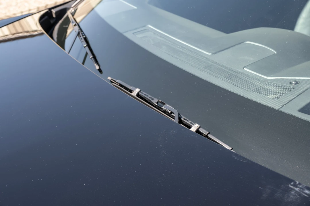 2005 Cadillac XLR - Image 23 of 31