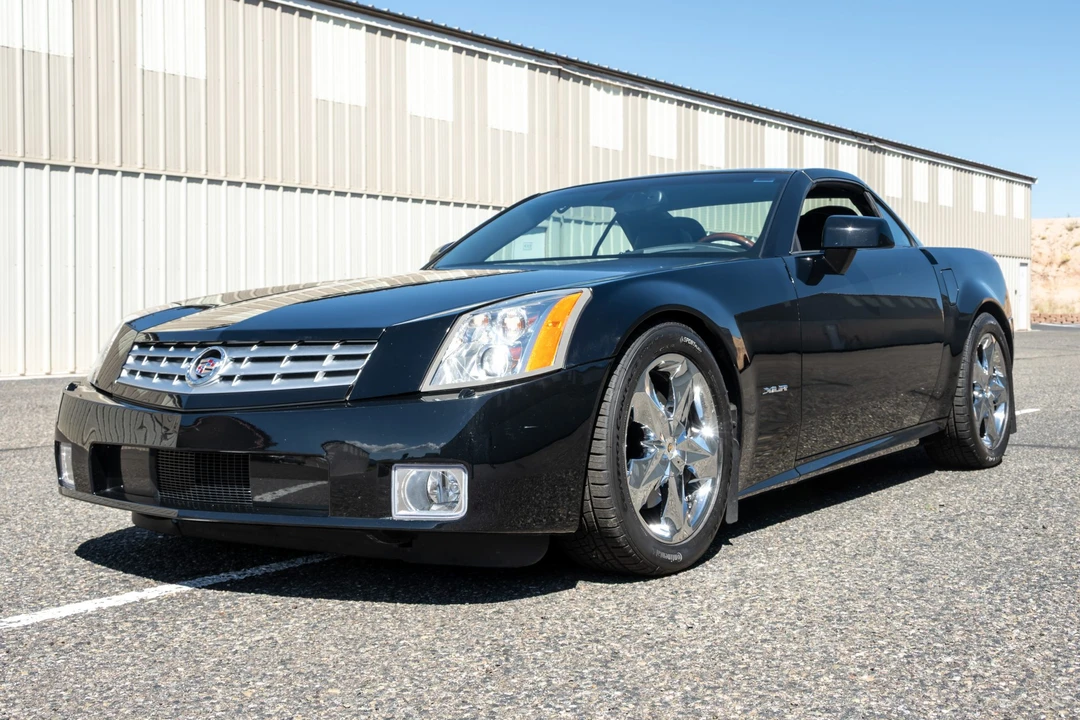 2005 Cadillac XLR - Image 11 of 31