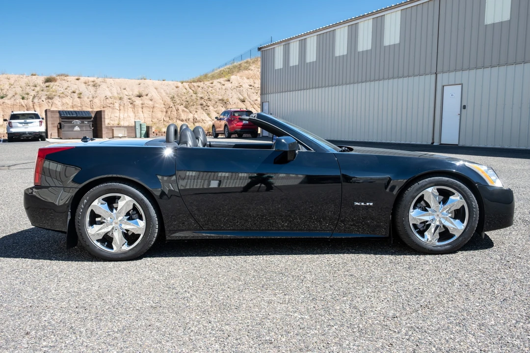 2005 Cadillac XLR - Image 6 of 31