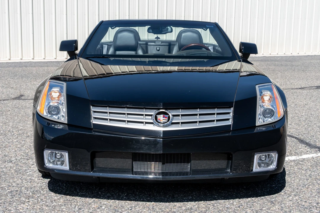 2005 Cadillac XLR - Image 8 of 31