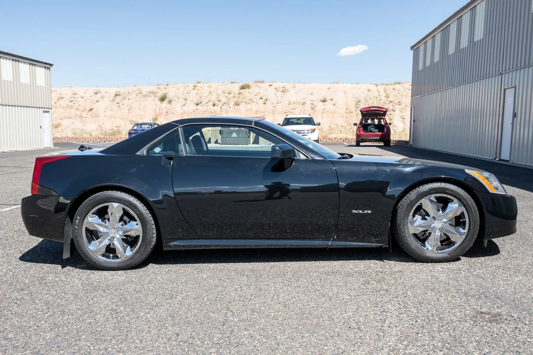 2005 Cadillac XLR - Image 17 of 31