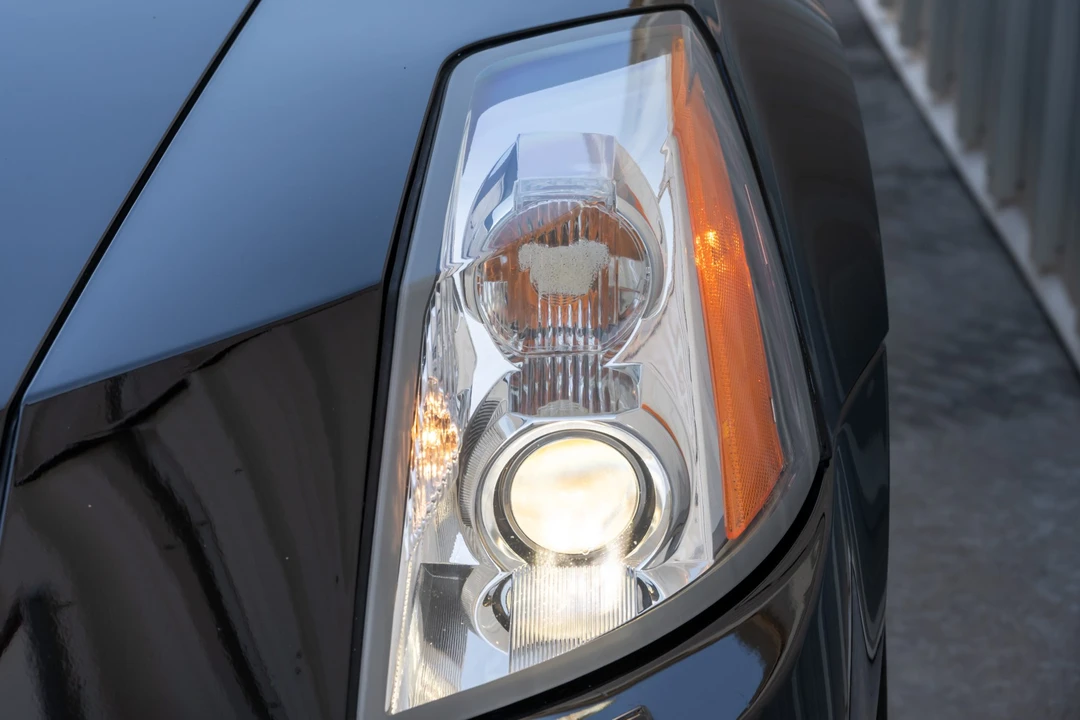 2005 Cadillac XLR - Image 27 of 31