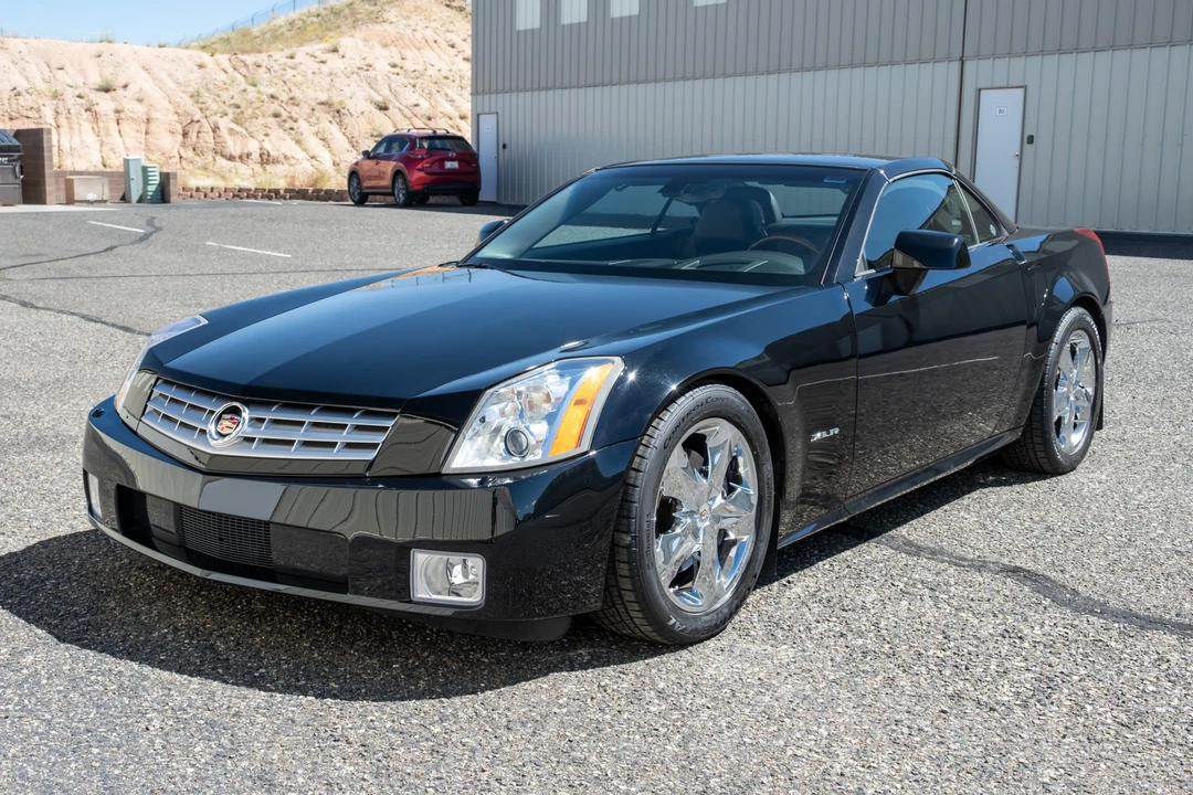 2005 Cadillac XLR - Image 9 of 31
