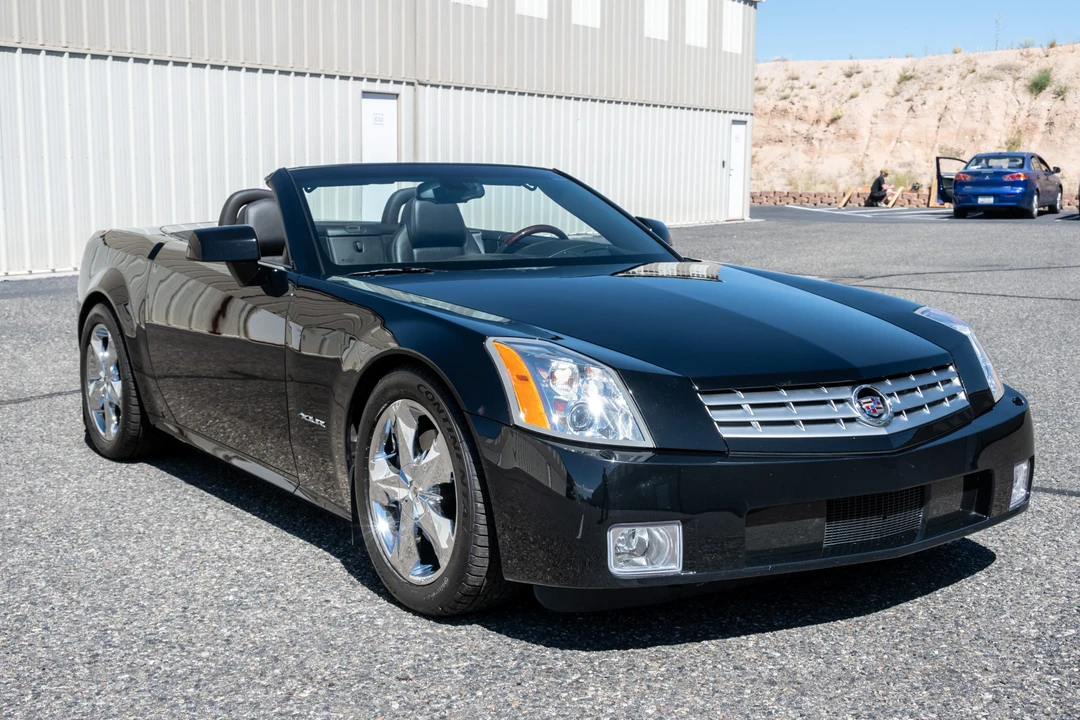 2005 Cadillac XLR - Image 7 of 31