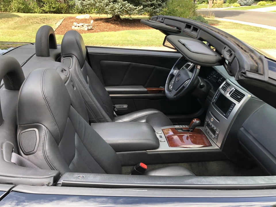 2005 Cadillac XLR - Image 27 of 31