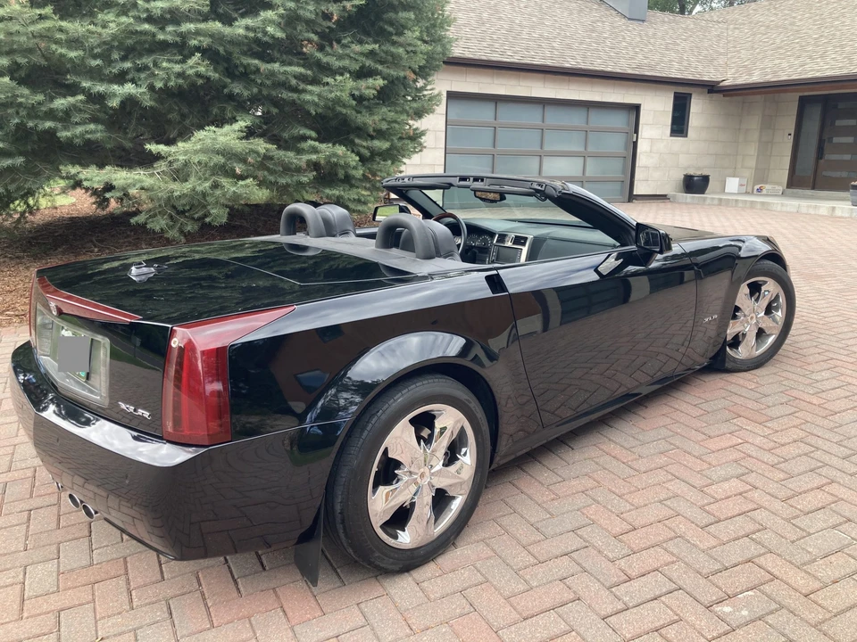 2005 Cadillac XLR - Image 18 of 31
