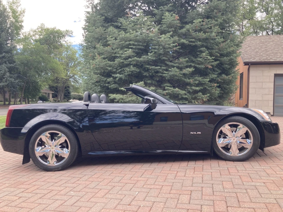 2005 Cadillac XLR - Image 16 of 31