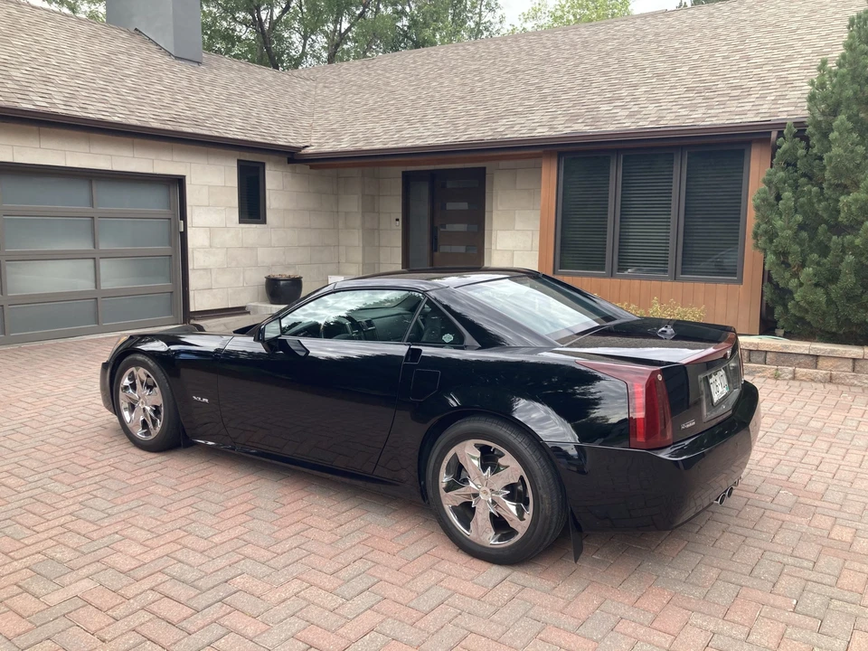 2005 Cadillac XLR - Image 11 of 31