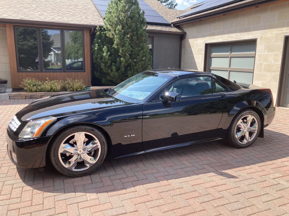 2005 Cadillac XLR - Image 8 of 31