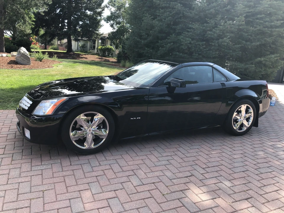2005 Cadillac XLR - Image 10 of 31