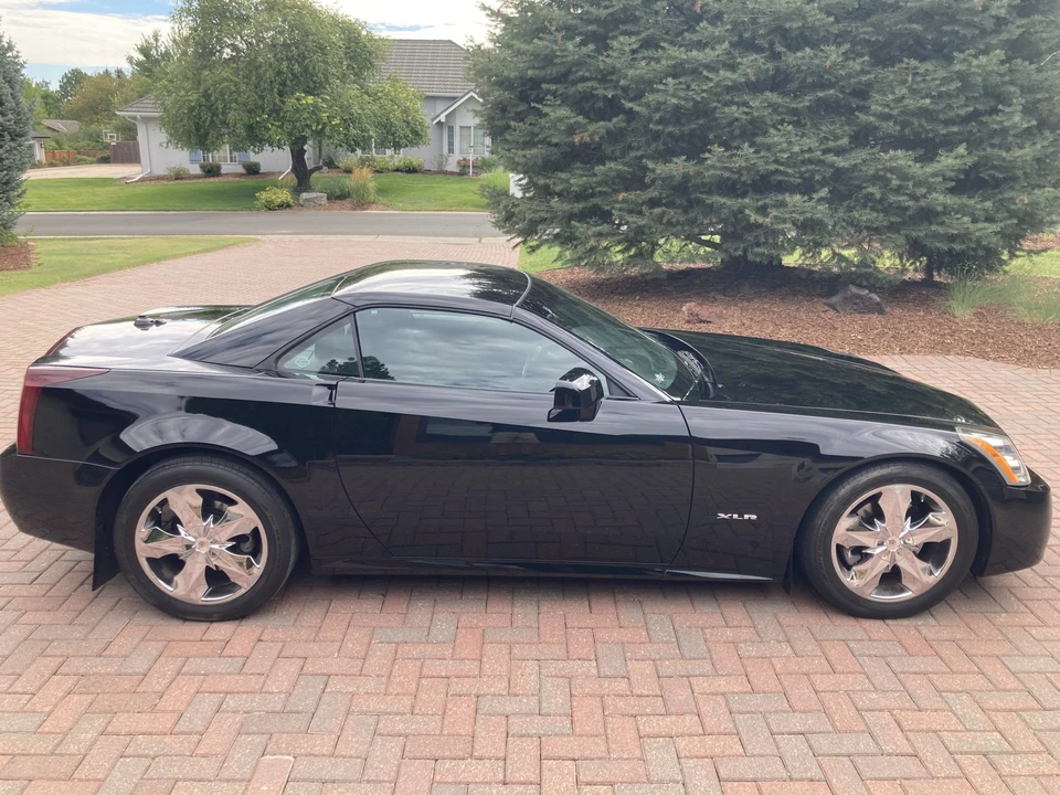 2005 Cadillac XLR - Image 12 of 31