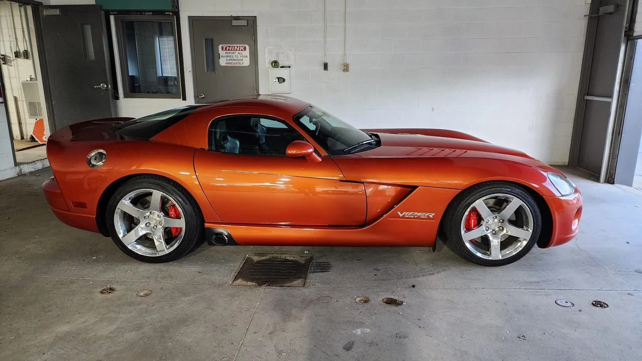 2006 Dodge Viper 3rd Gen - Image 17 of 31