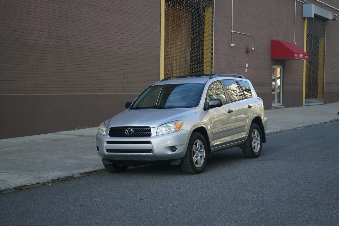 2006 Toyota RAV4 3rd Gen - Image 2 of 31
