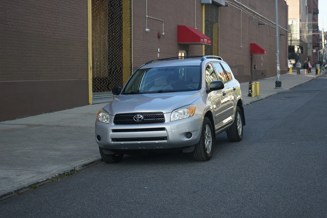 2006 Toyota RAV4 3rd Gen - Image 3 of 31