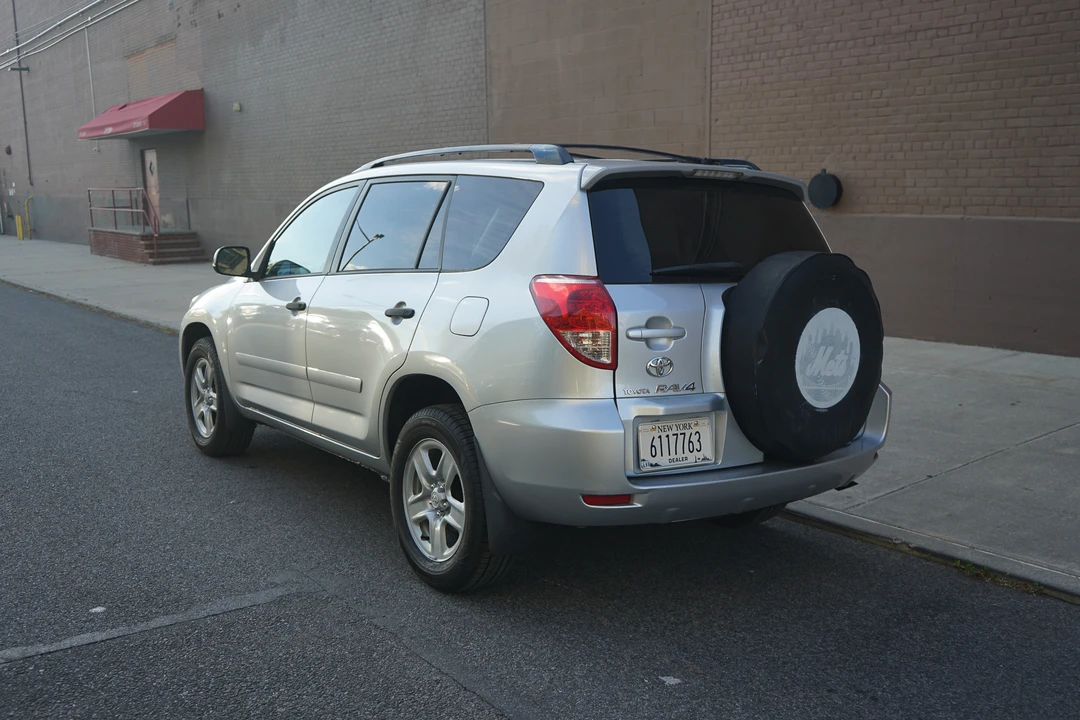 2006 Toyota RAV4 3rd Gen - Image 9 of 31