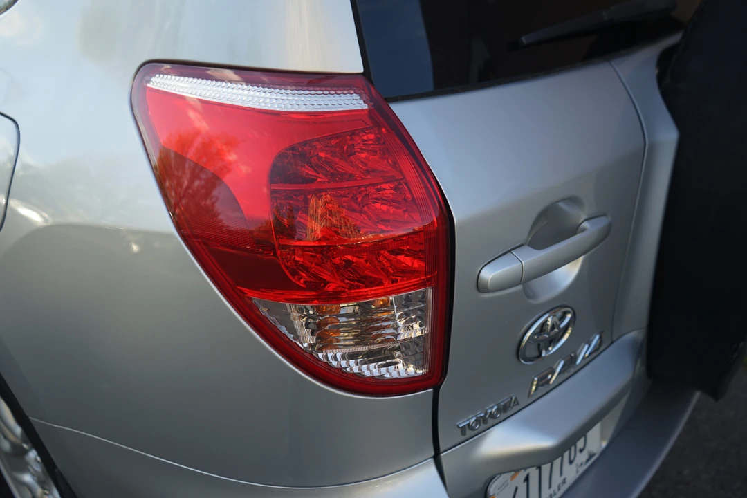 2006 Toyota RAV4 3rd Gen - Image 19 of 31
