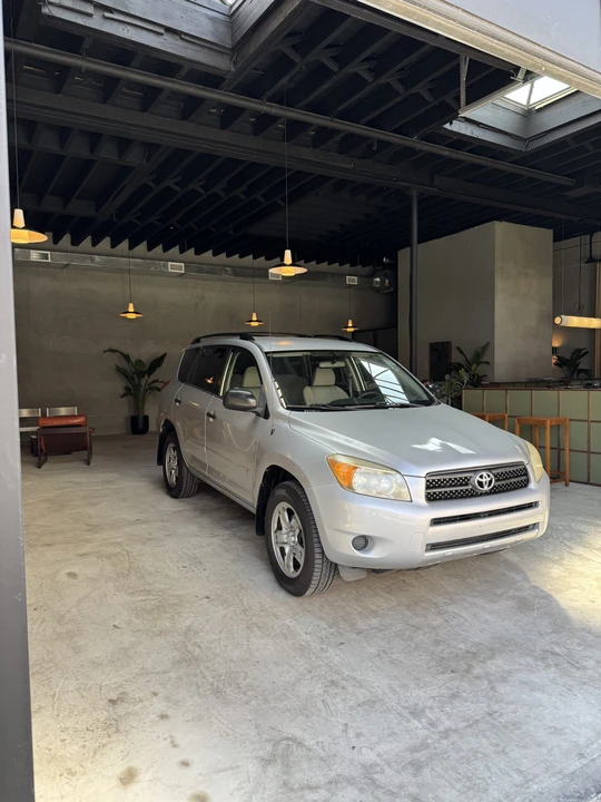 2006 Toyota RAV4 3rd Gen - Image 13 of 31