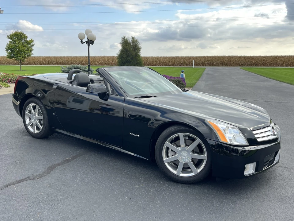 2007 Cadillac XLR - Image 8 of 31
