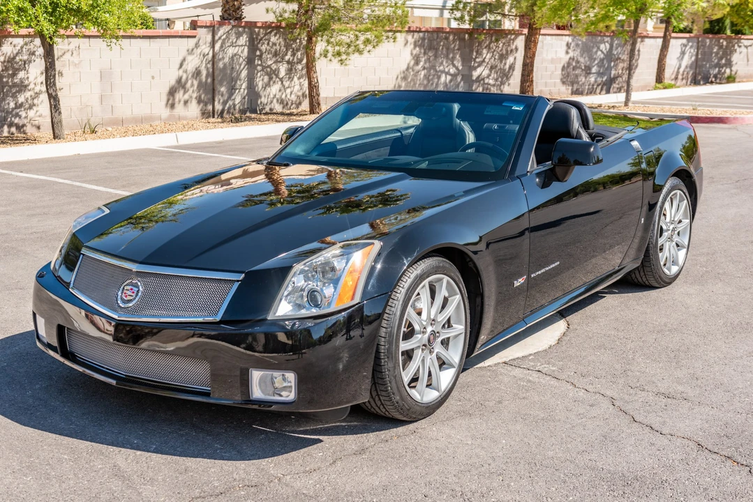 2007 Cadillac XLR-V - Image 2 of 31