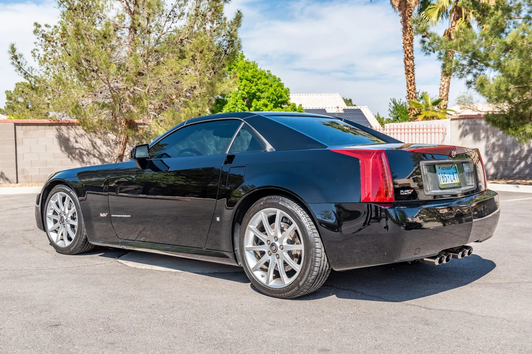 2007 Cadillac XLR-V - Image 18 of 31