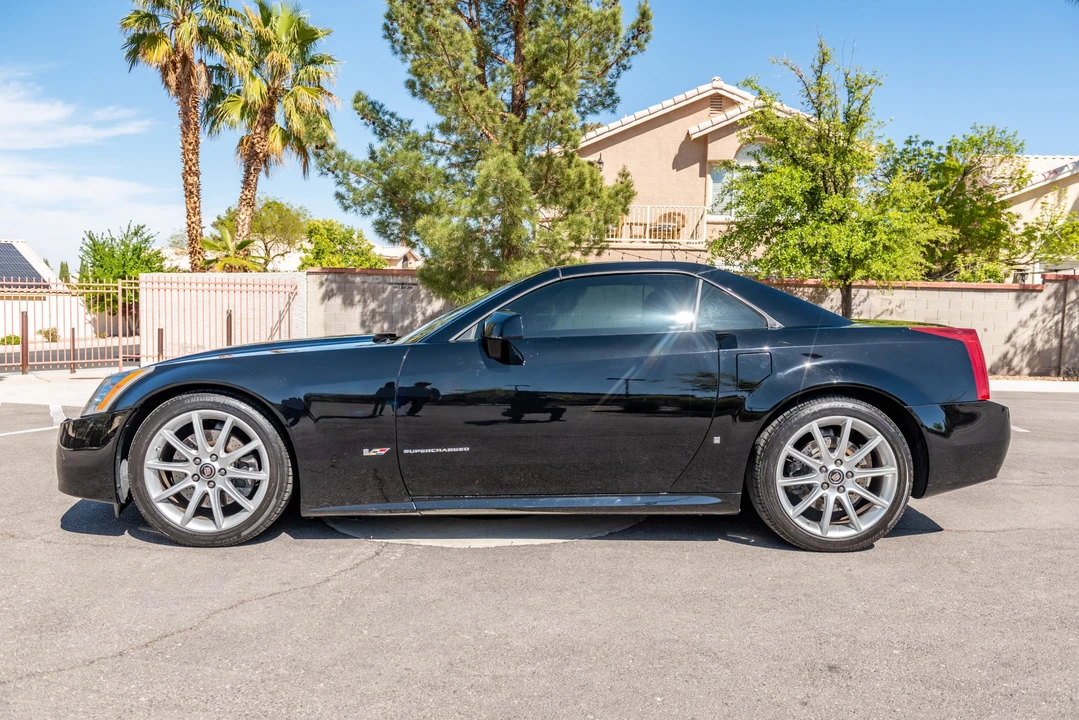 2007 Cadillac XLR-V - Image 16 of 31