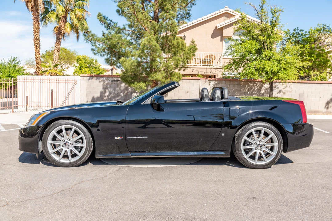 2007 Cadillac XLR-V - Image 4 of 31
