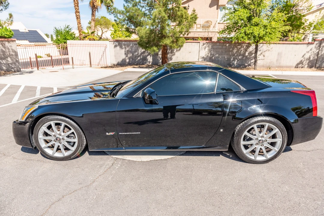 2007 Cadillac XLR-V - Image 17 of 31