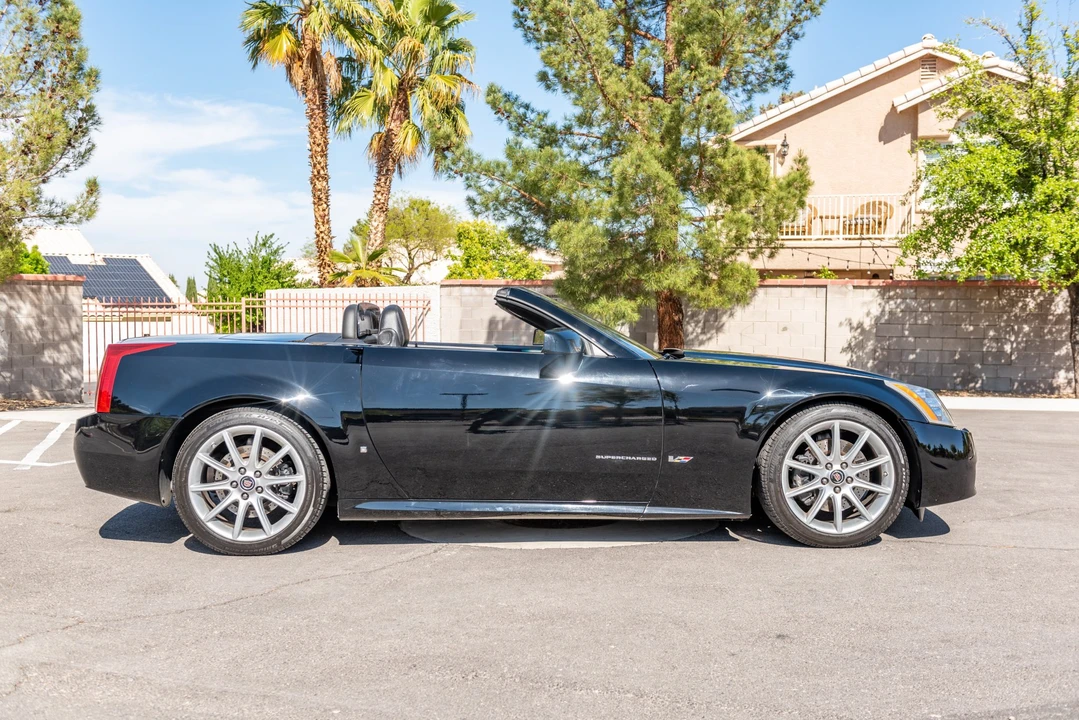 2007 Cadillac XLR-V - Image 9 of 31