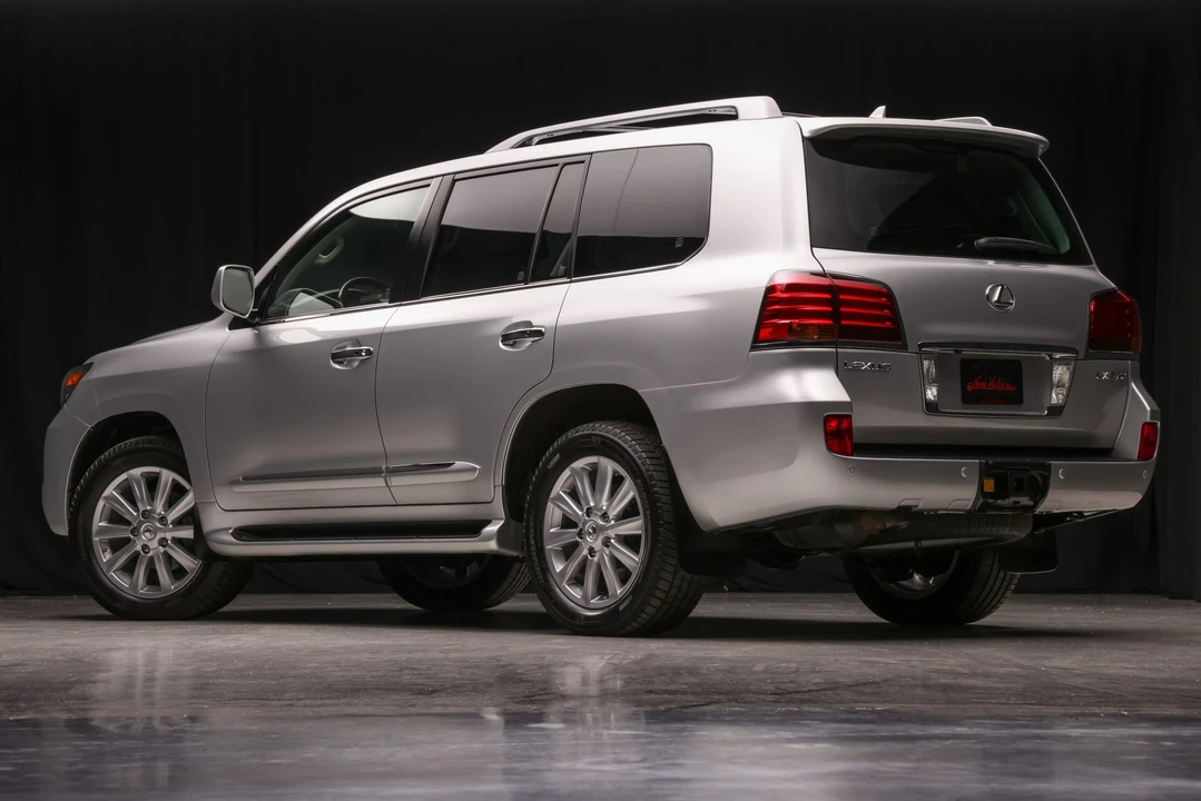 2009 Lexus LX 3rd Gen - Image 25 of 31
