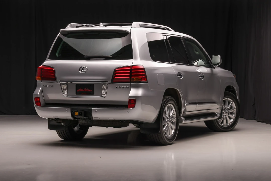 2009 Lexus LX 3rd Gen - Image 19 of 31