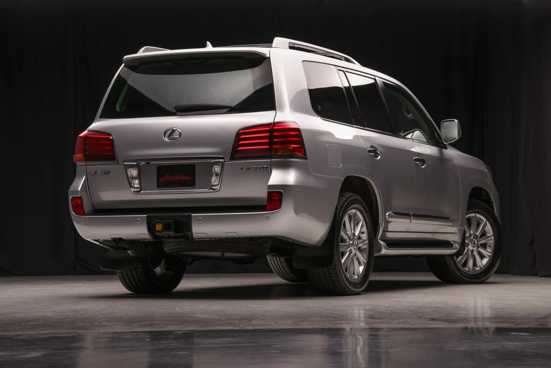 2009 Lexus LX 3rd Gen - Image 18 of 31