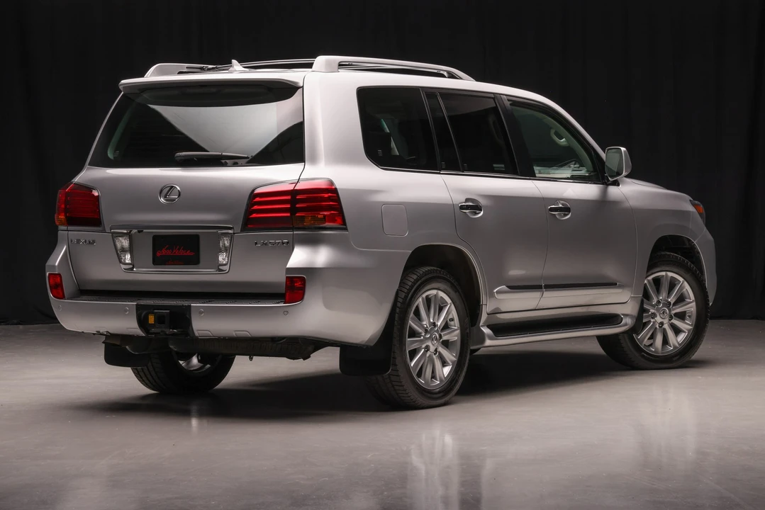 2009 Lexus LX 3rd Gen - Image 17 of 31