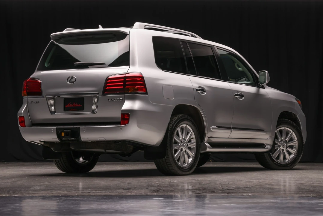 2009 Lexus LX 3rd Gen - Image 16 of 31
