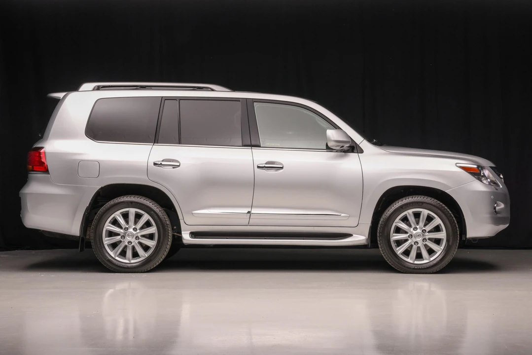 2009 Lexus LX 3rd Gen - Image 15 of 31