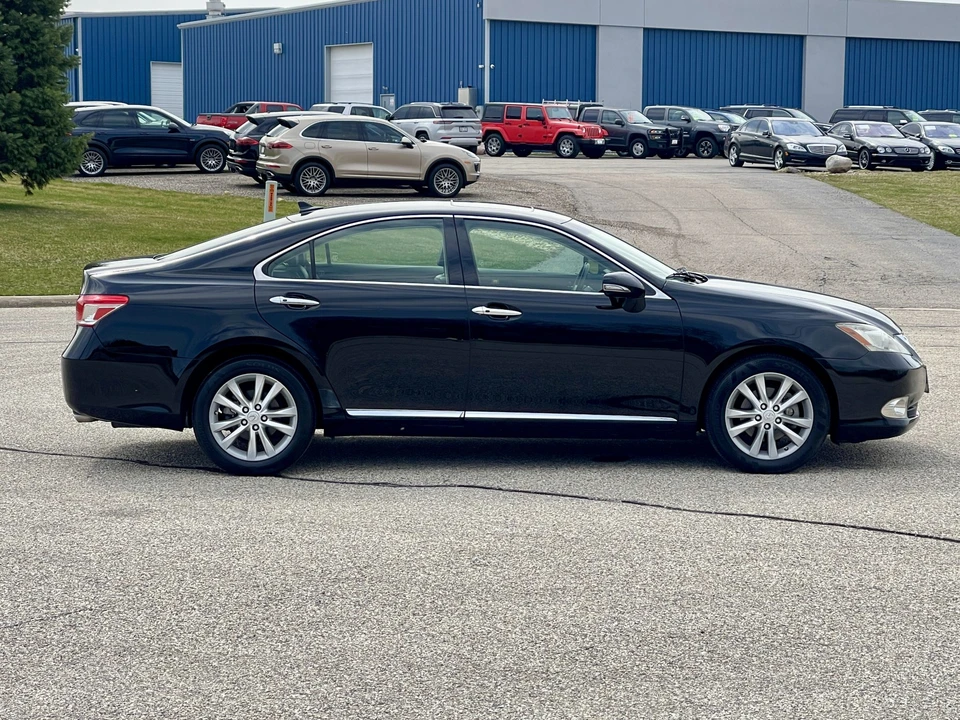 2011 Lexus ES 5th Gen - Image 25 of 31