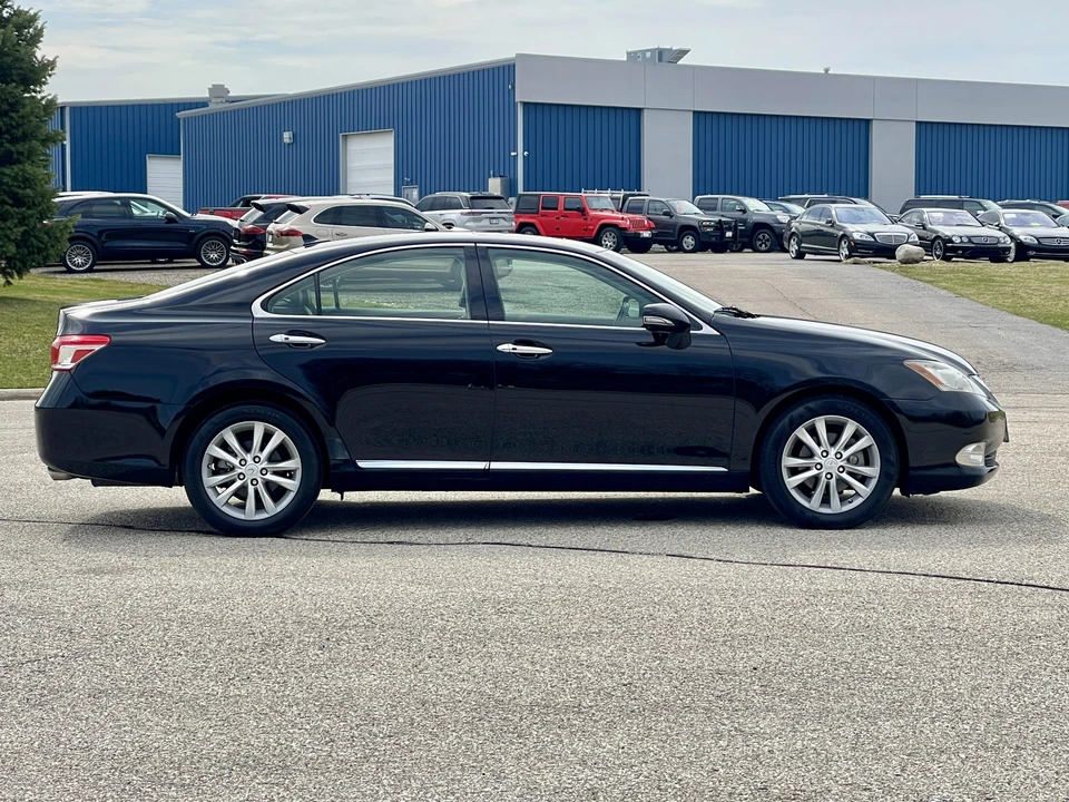 2011 Lexus ES 5th Gen - Image 24 of 31