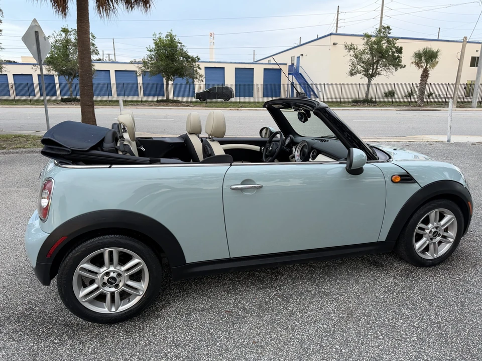 2013 Mini Coupe & Roadster - Image 27 of 31
