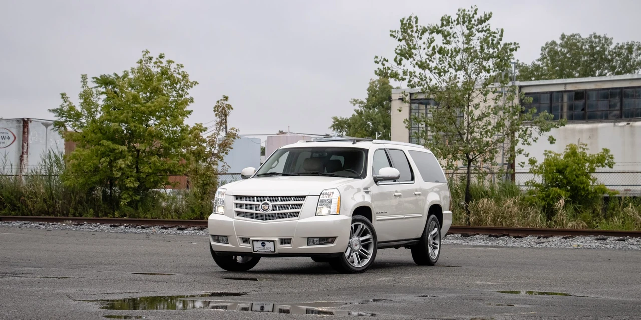 2014 Cadillac Escalade & EXT 3rd Gen - Image 4 of 31