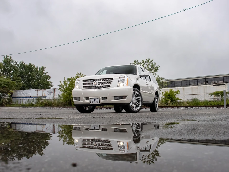 2014 Cadillac Escalade & EXT 3rd Gen - Image 2 of 31