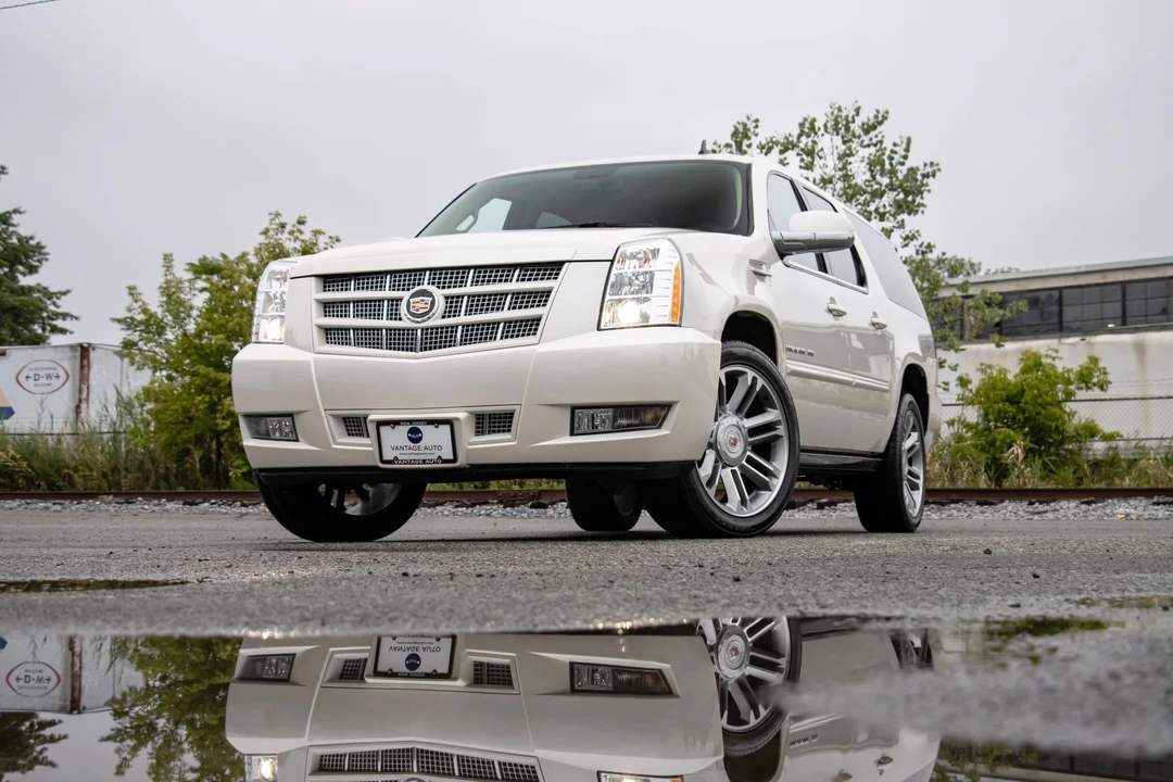 2014 Cadillac Escalade & EXT 3rd Gen - Image 3 of 31
